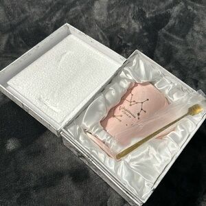Light marble pink mug with lid and spoon with Sagittarius constellation